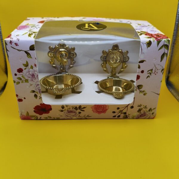 Brass Thiruman Sangu Chakram Diya – Traditional Handcrafted Oil Lamp for Pooja & Festivals